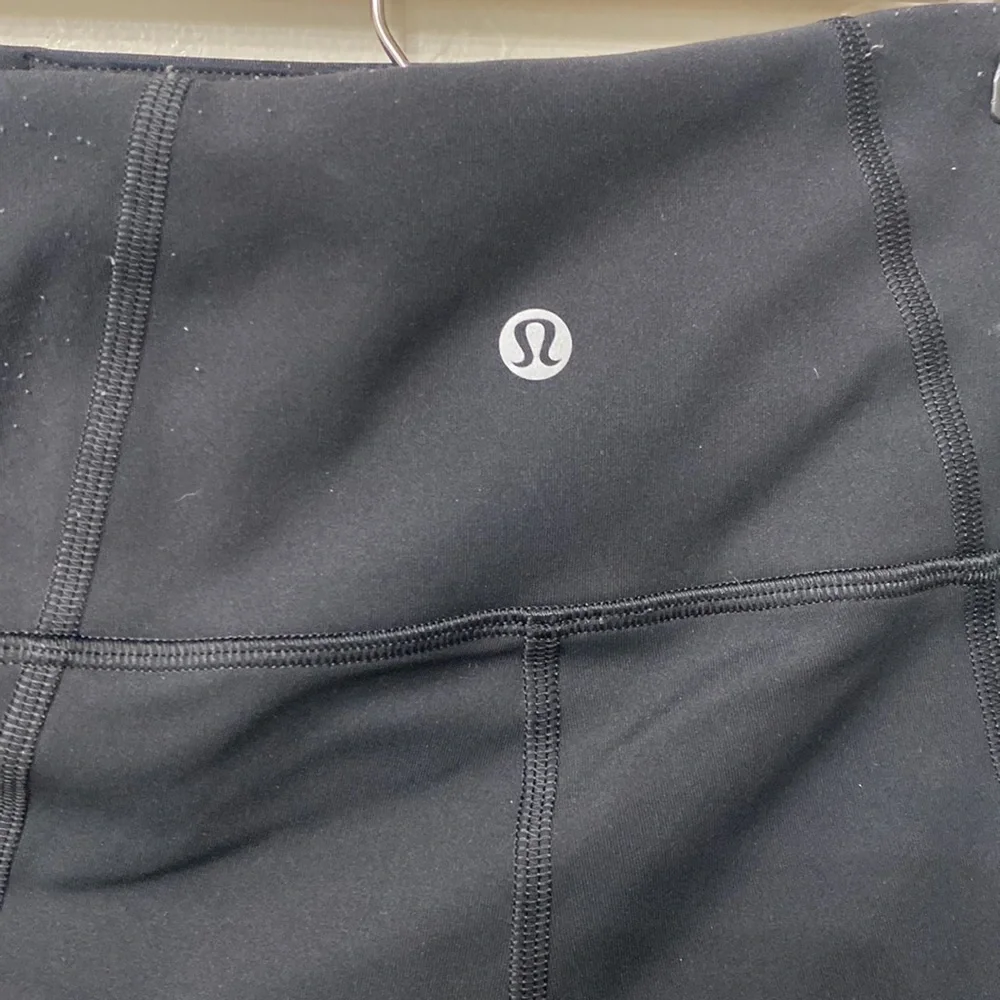Lululemon black crop leggings size 4 - Picture 6 of 13